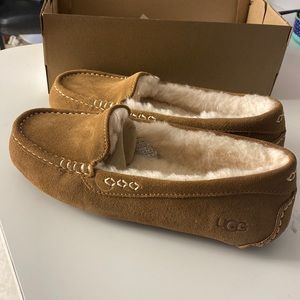 New in Box UGG Ansley slippers